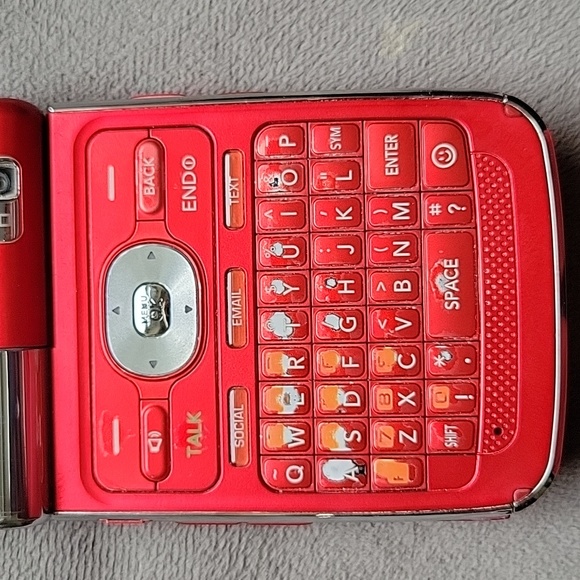 LG Lotus Mobile Phone - Picture 3 of 13